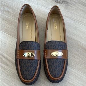Michael Michael Kors Brown Flats and Loafers with Elegant Design NWOB
